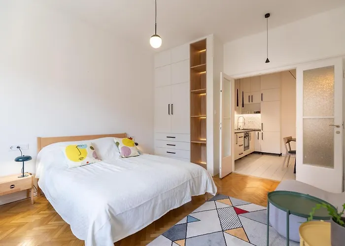 The Palm Springs Budapesta